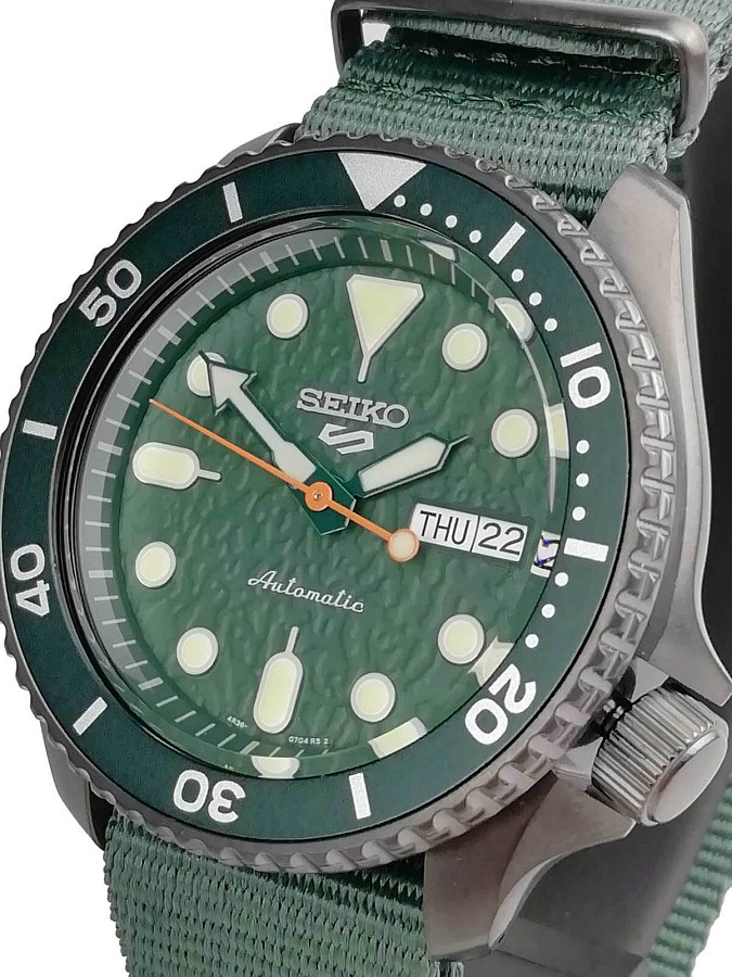 Часы Seiko 5 Sports SRPD77K1S — Япония, механические