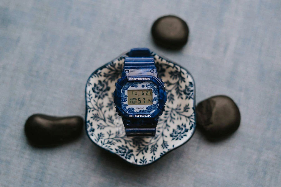 Часы Casio G-Shock DW-5600BWP-2 — серый, пластик