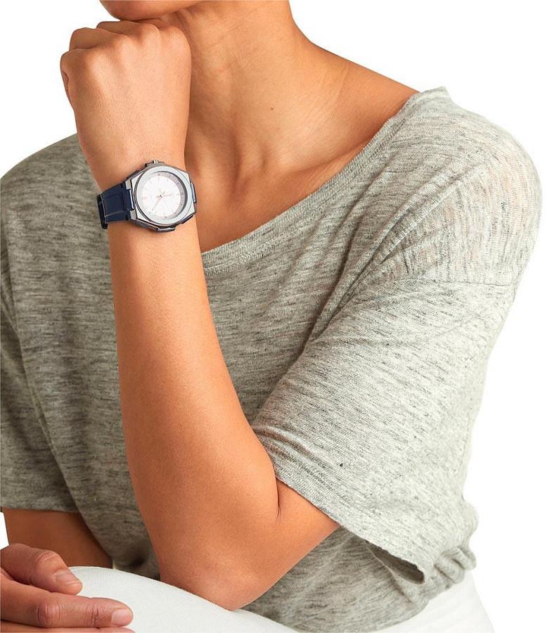 Часы Casio Collection LWA-300H-2EVEF — кварцевые, пластик