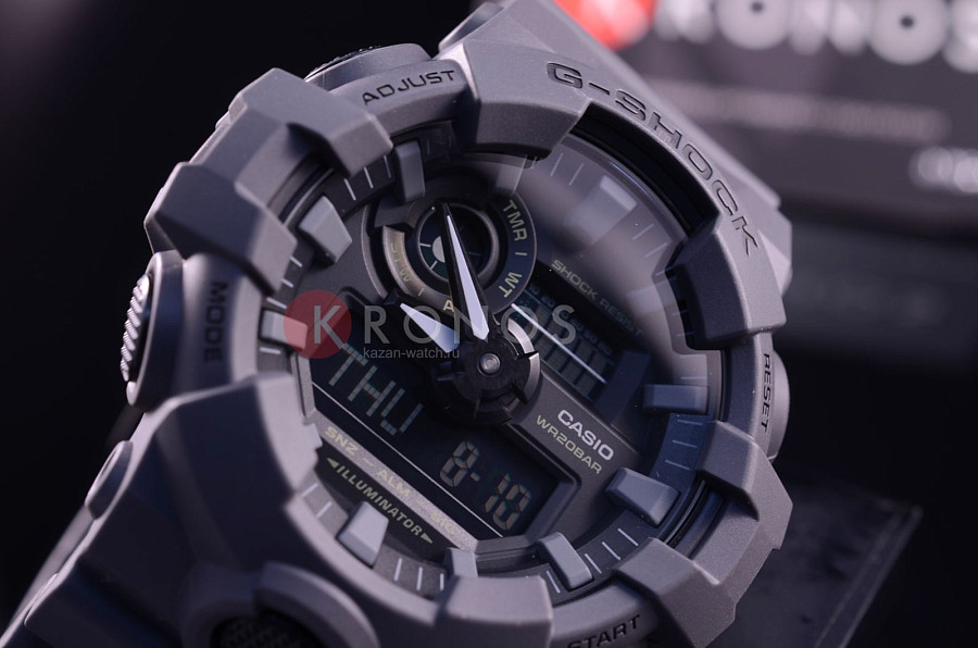 Часы Casio G-Shock GA-700UC-8A — пластик, мужские, Япония