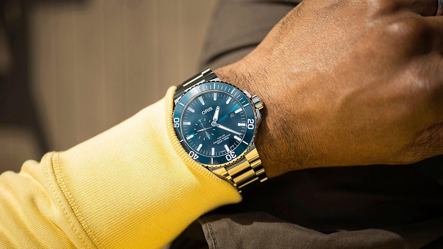 Часы Oris Aquis Small Second, Date 01 743 7733 4155-07 8 24 05PEB — Швейцария, механические