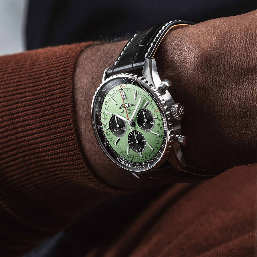 Часы Breitling Navitimer B01 Chronograph 43 AB0138241L1P1 — кожаный, мужские