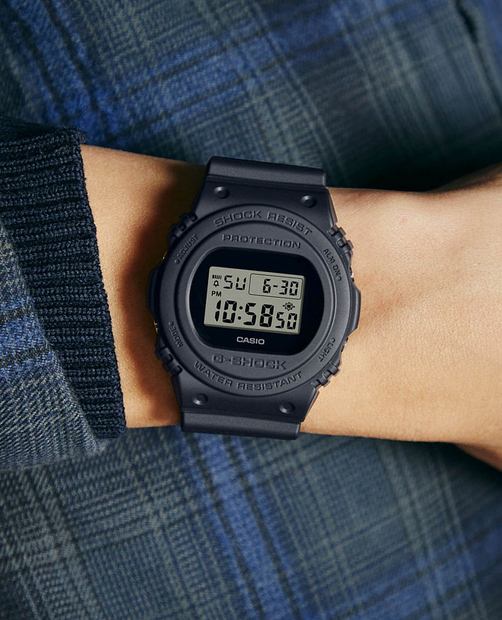 Часы Casio G-Shock DWE-5657RE-1ER — пластик, Япония