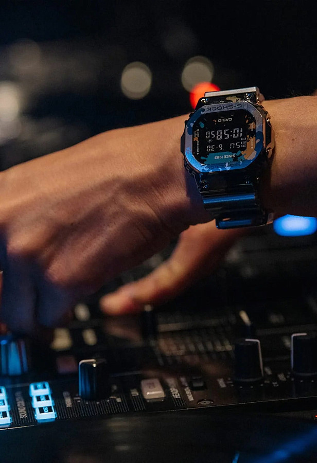 Часы Casio G-Shock GM-5600SS-1DR (GM-5600SS-1) — электронные, сталь