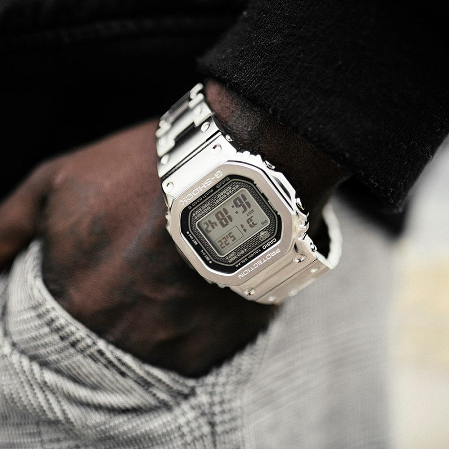 Часы Casio G-Shock GMW-B5000D-1ER — электронные, металл сталь