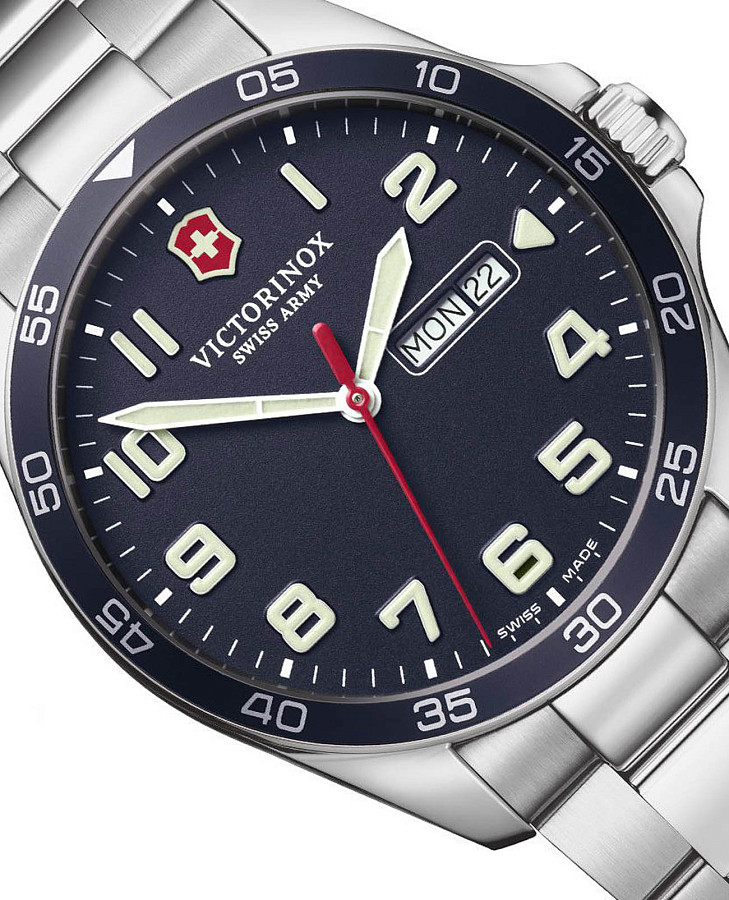 Часы Victorinox Fieldforce 241851 — кварцевые, металл сталь