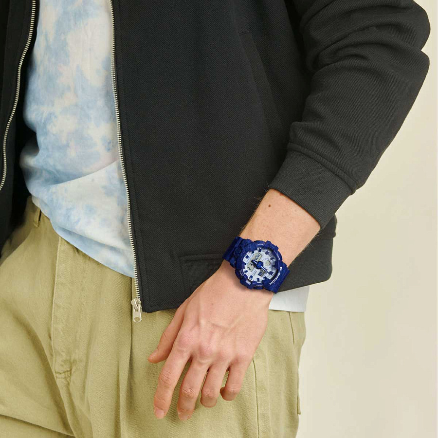 Часы Casio G-Shock GA-700BWP-2ADR (GA-700BWP-2A) — электронные, пластик