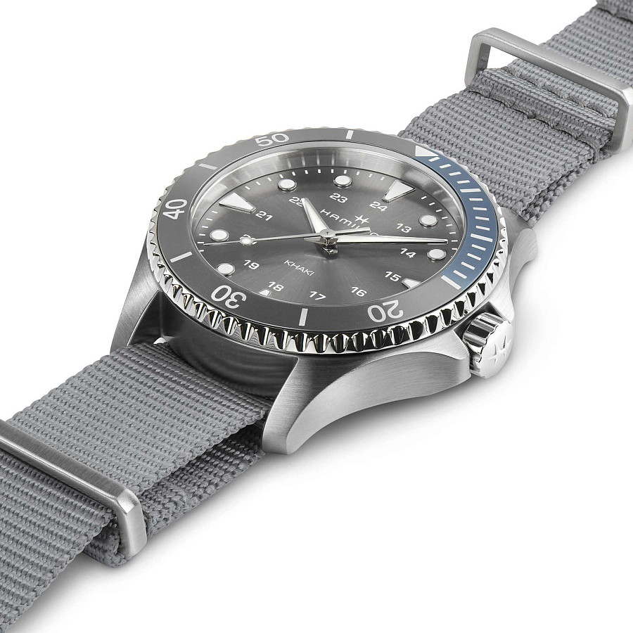Часы Hamilton Khaki Navy Scuba Quartz H82211981 — кварцевые, сталь