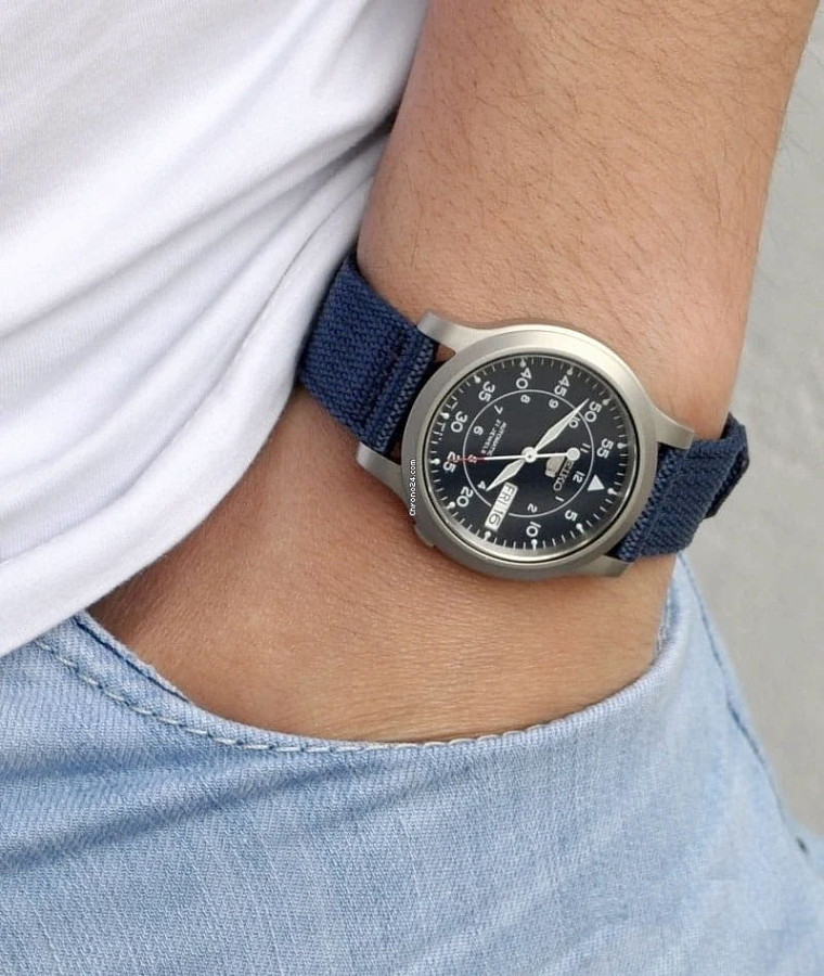 Часы Seiko 5 SNK807K2 — синий, металл сталь