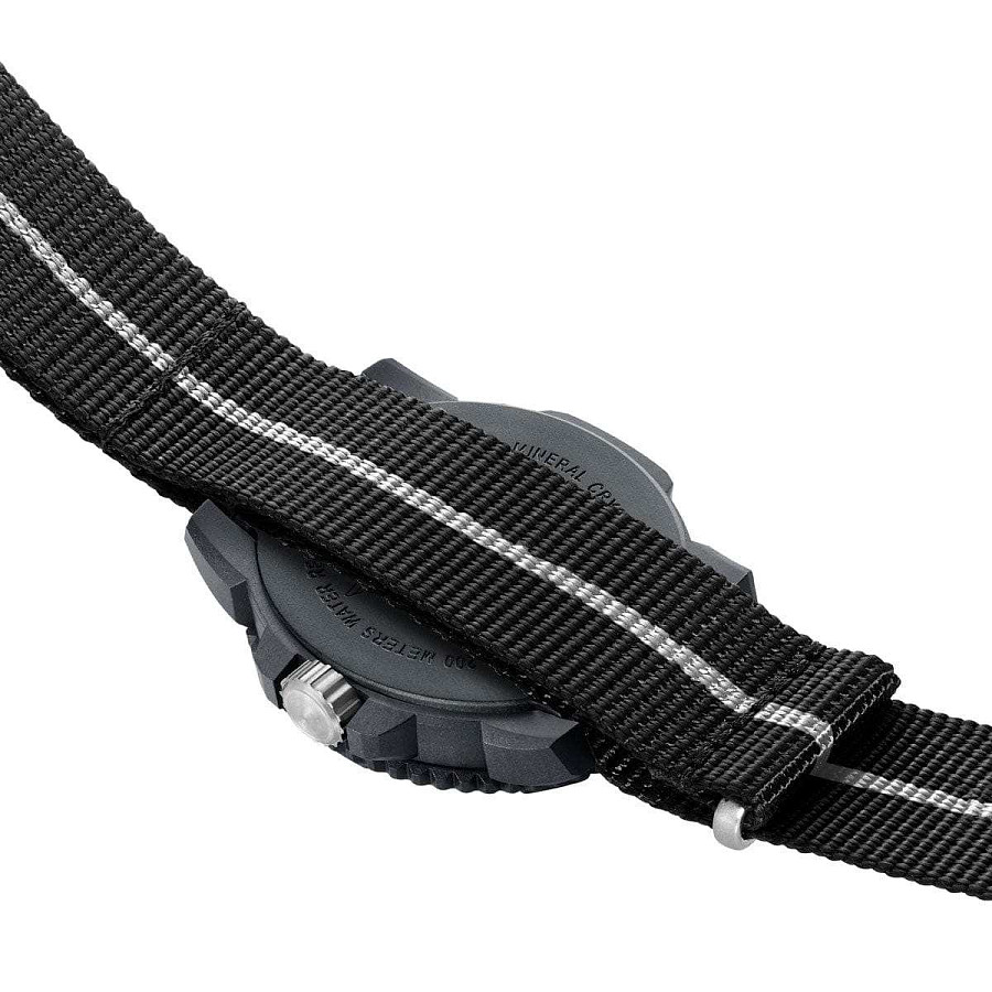 Часы Luminox Original Navy SEAL XS.CZ51 — кварцевые, пластик карбон