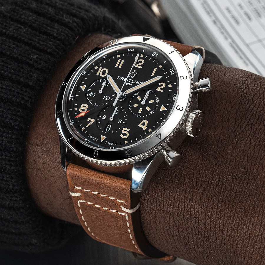 Часы Breitling Super Avi B04 Chronograph GMT 46 P-51 Mustang AB04453A1B1X1 — артикул AB04453A1B1X1