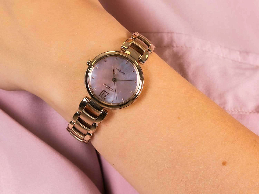 Часы Citizen Elegance EM0533-82Y — кварцевые, сталь металл