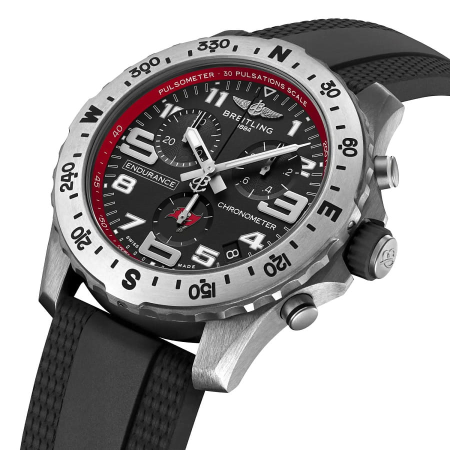 Часы Breitling Professional Endurance Pro 44 NFL Tampa Bay Buccaneers Edition E823106A1BFS1 — кварцевые, титан