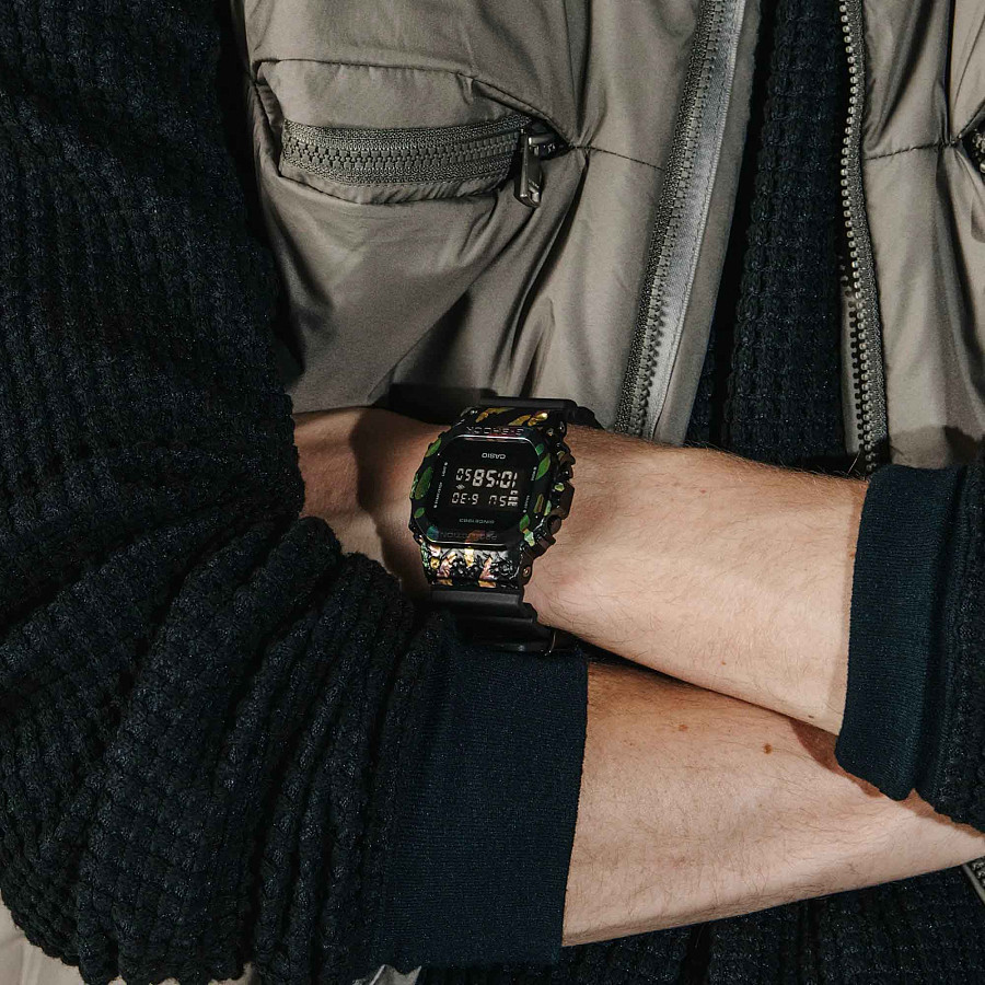 Часы Casio G-Shock GM-5640GEM-1DR (GM-5640GEM-1) — электронные, пластик металл сталь