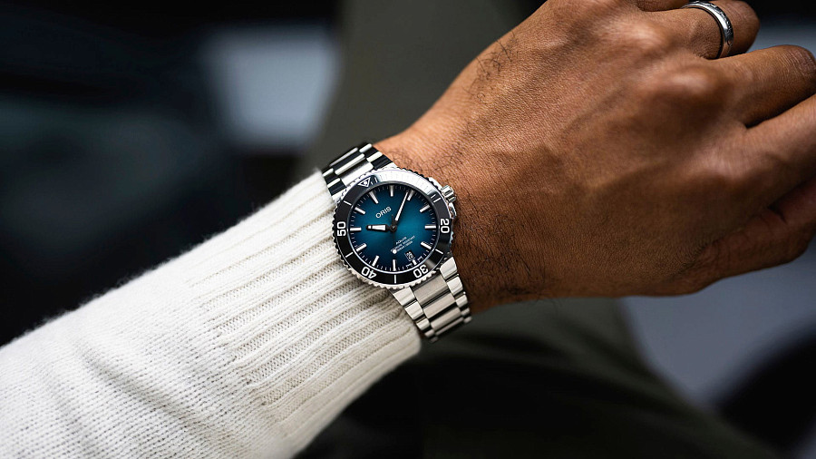 Часы Oris Aquis Date 01 733 7732 4135-07 8 21 05PEB — артикул 01 733 7732 4135-07 8 21 05PEB