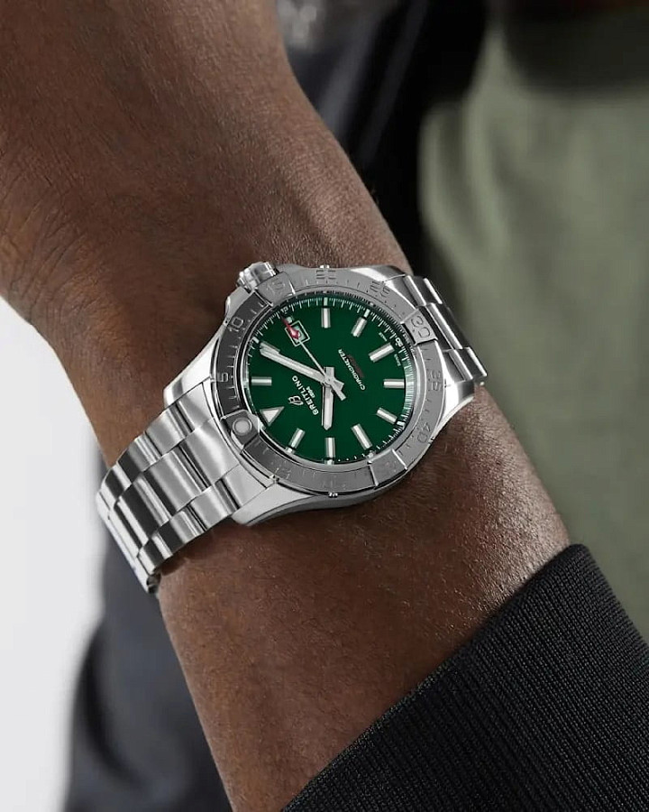 Часы Breitling Avenger Automatic 42 A17328101L1A1 — механические, металл сталь