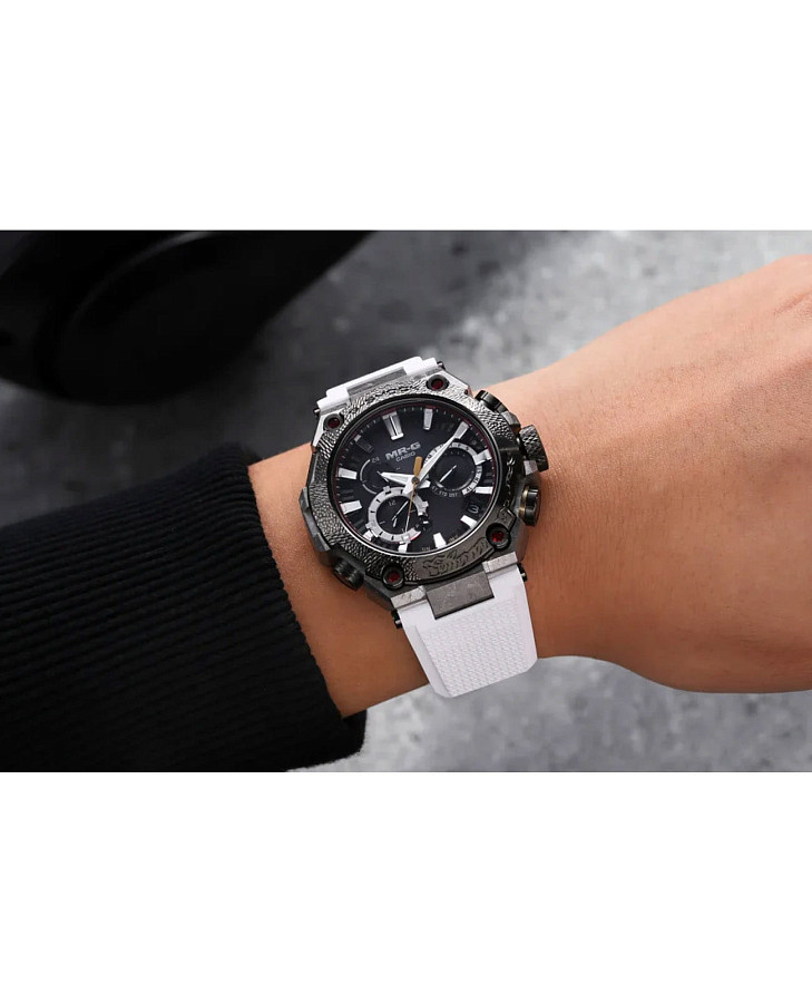 Часы Casio G-Shock MRG-B2000SG-1A — электронные, титан