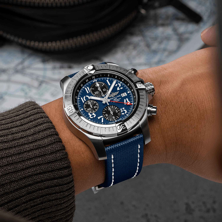 Часы Breitling Avenger Chronograph GMT 45 A24315101C1X1 — артикул A24315101C1X1