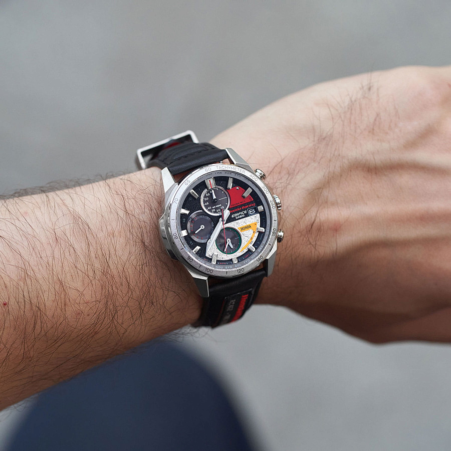 Часы Casio Edifice EQW-A2000HR-1A — мужские, кожаный
