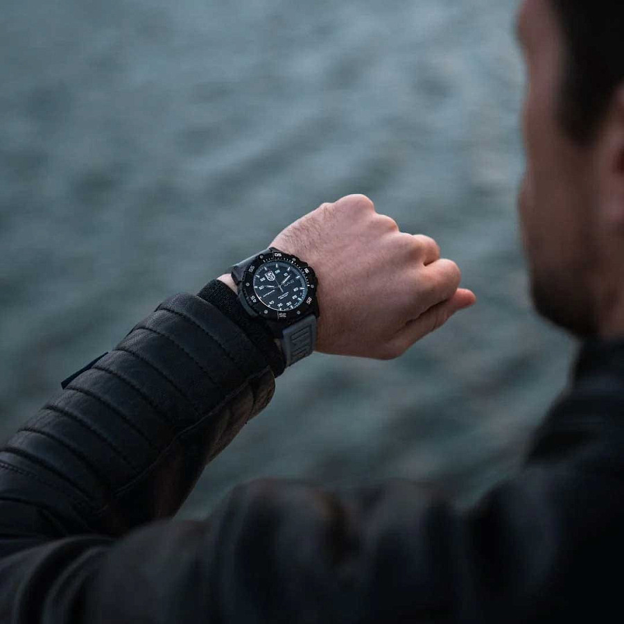 Часы Luminox Master Carbon SEAL Automatic XS.3862 — пластик карбон, Швейцария