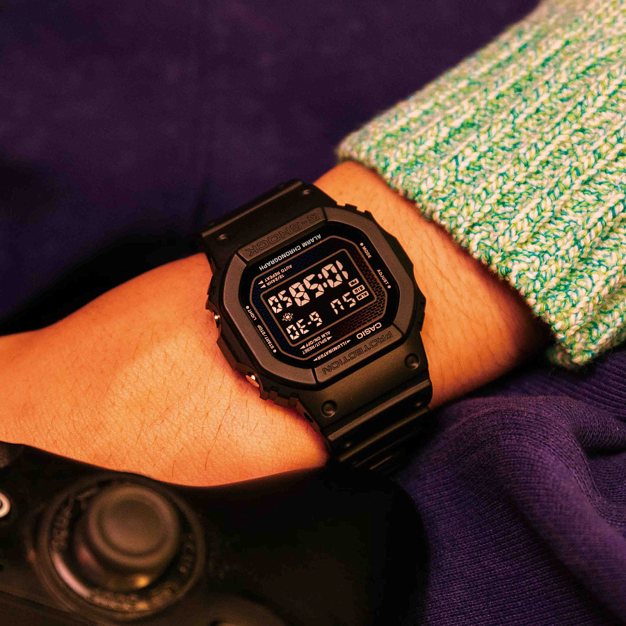 Часы Casio G-Shock DW-5600RW-1 — электронные, пластик