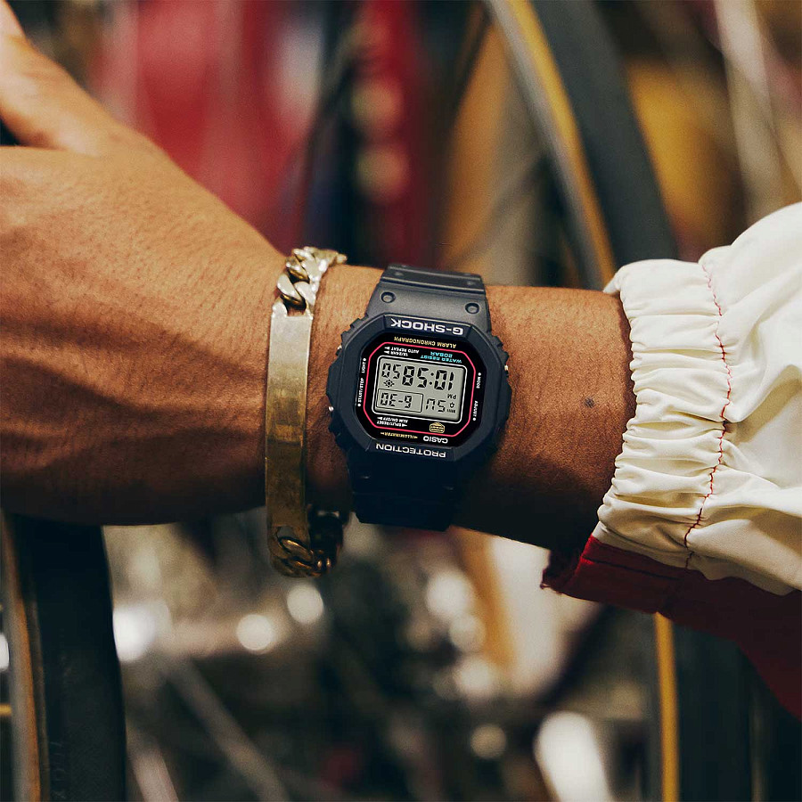 Часы Casio G-Shock DW-5600RL-1 — мужские, пластик