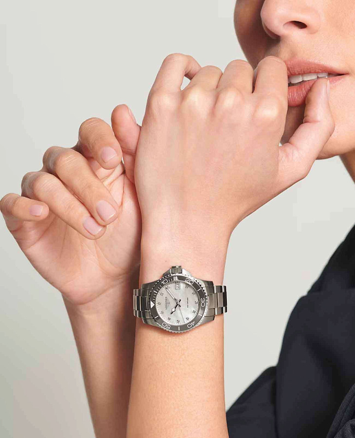 Часы Longines HydroConquest L3.370.4.87.6 — Швейцария, кварцевые