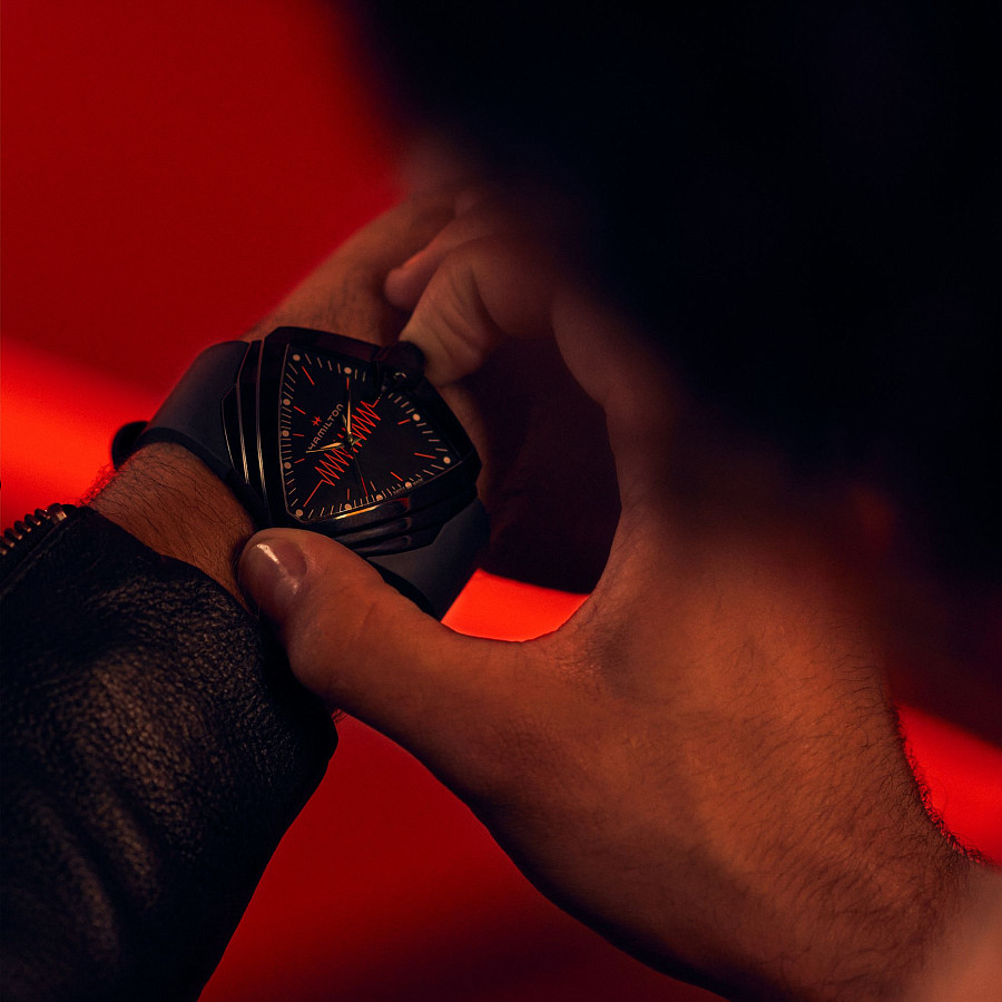 Часы Hamilton Ventura XXL Bright H24604330 — черный, сталь металл
