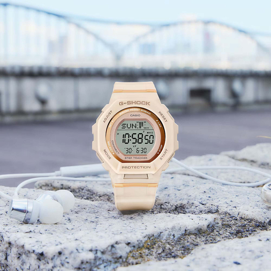 Часы Casio G-Shock GMD-B300-4DR (GMD-B300-4) — пластик, женские