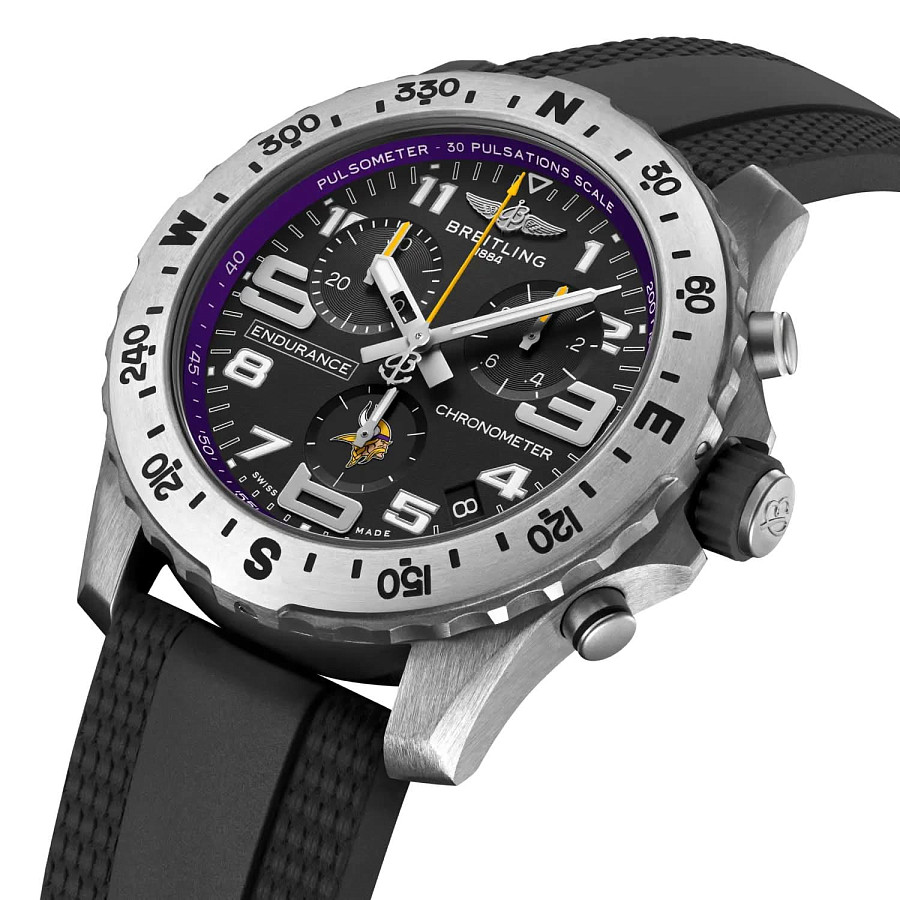 Часы Breitling Professional Endurance Pro 44 NFL Minnesota Vikings Edition E823106A1BDS1 — кварцевые, титан