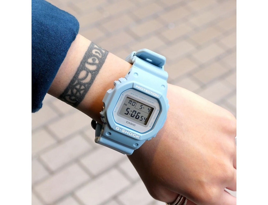 Часы Casio G-Shock DW-5600SC-2 — женские, пластик