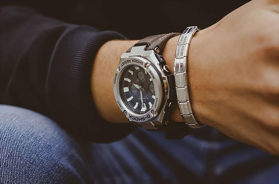 Часы Casio G-Shock GST-W130L-1A — Япония, электронные