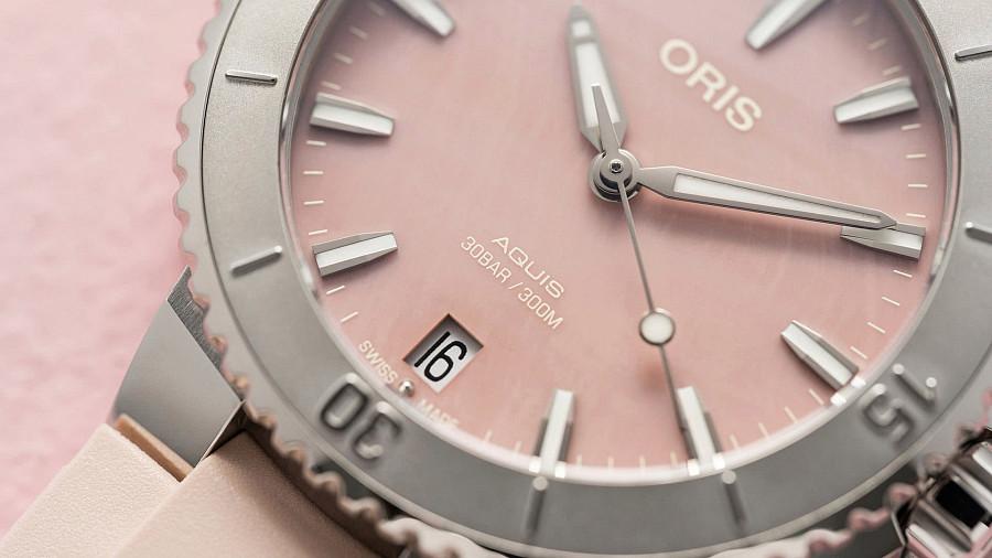 Часы Oris Aquis Date 01 733 7770 4158-07 4 18 66FC — каучук, женские