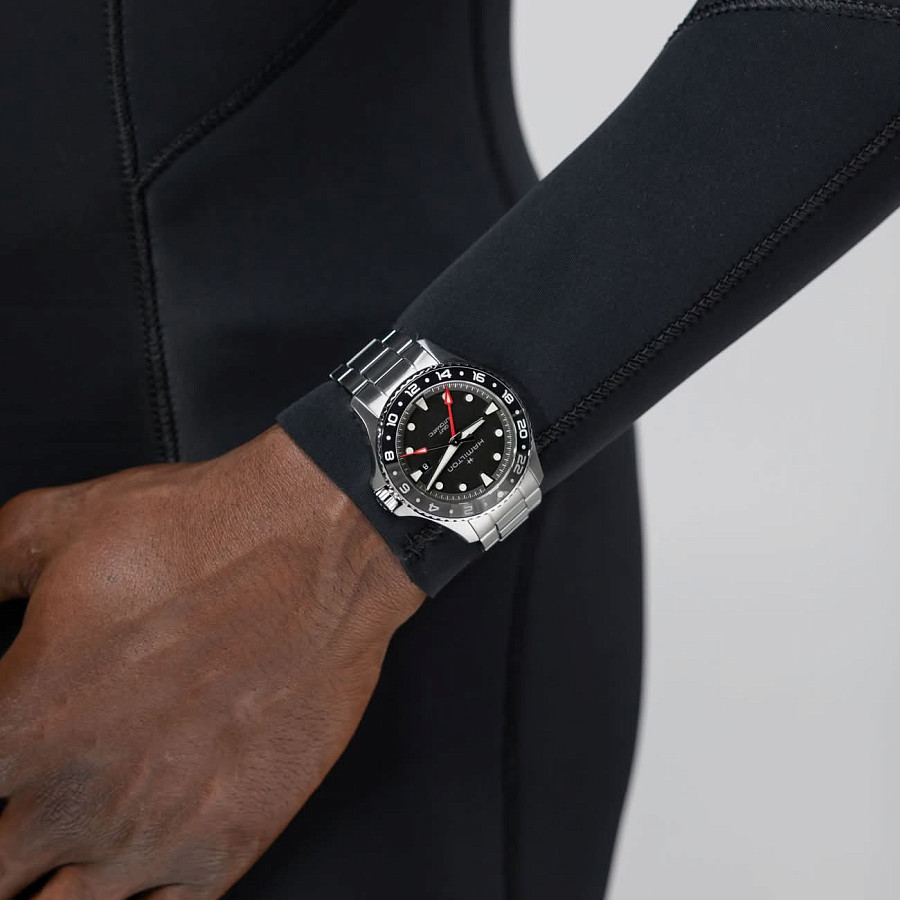 Часы Hamilton Khaki Navy Scuba Auto GMT 43 mm H82555130 — металл, Швейцария