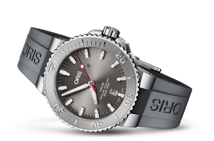 Часы Oris Aquis Date Relief 01 733 7730 4153-07 4 24 63EB — черный, сталь металл