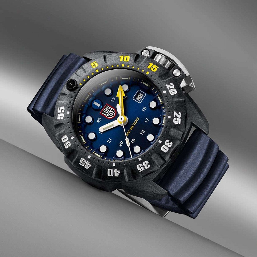 Часы Luminox Scott Cassell Deep Dive 1550 XS.1553 — пластик карбон, Швейцария