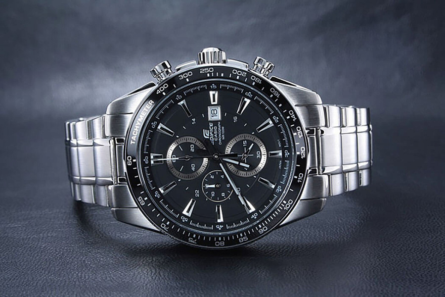 Часы Casio Edifice EF-547D-1A1 — кварцевые, сталь металл