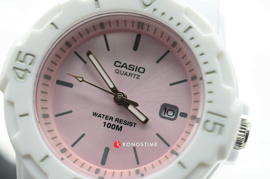 Часы Casio Collection LRW-200H-4E3VEF — пластик, Япония