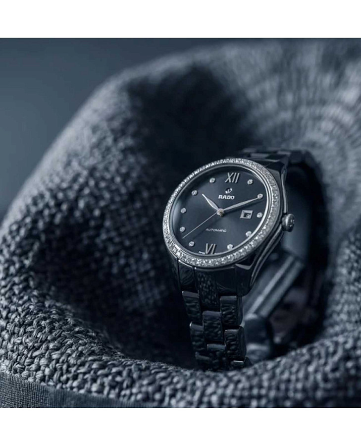 Часы Rado Hyperchrome R32482702 — высокотехнологичная керамика, женские
