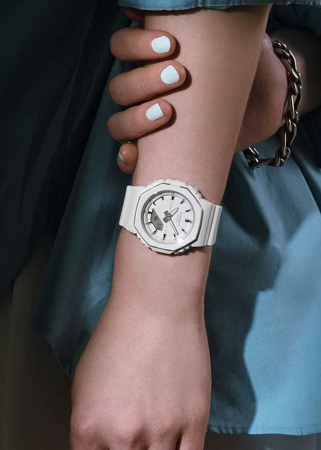 Часы Casio G-Shock GMA-P2110-7A — кварцевые, пластик