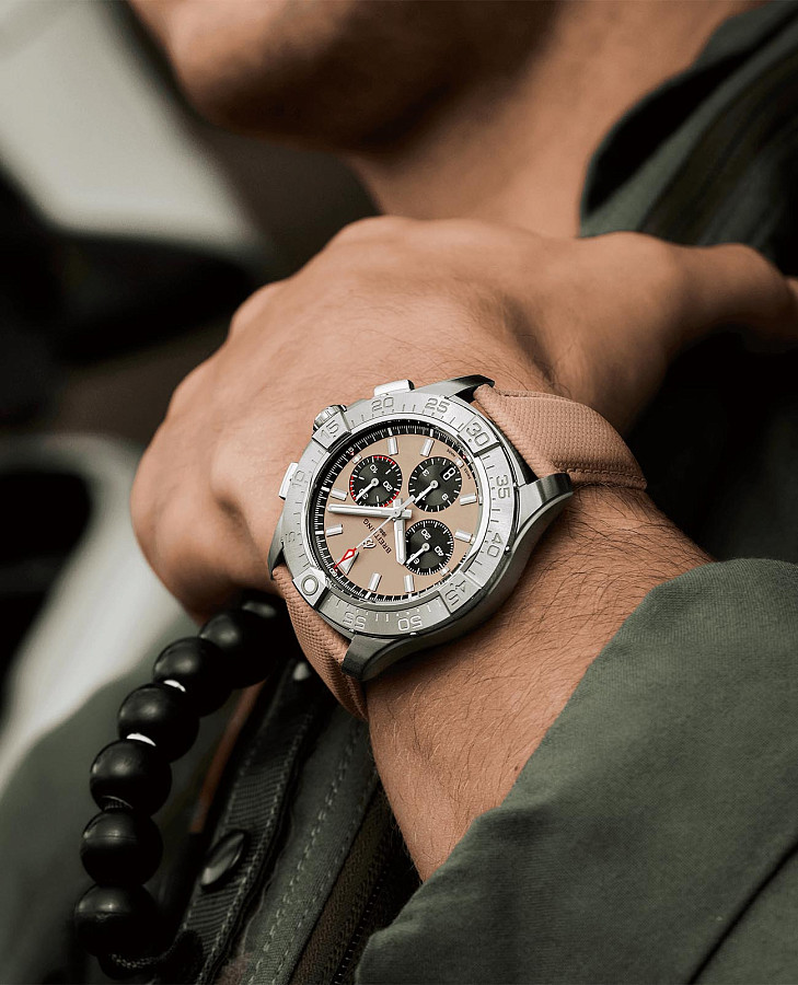 Часы Breitling Avenger B01 Chronograph 44 AB0147101A1X1 — артикул AB0147101A1X1