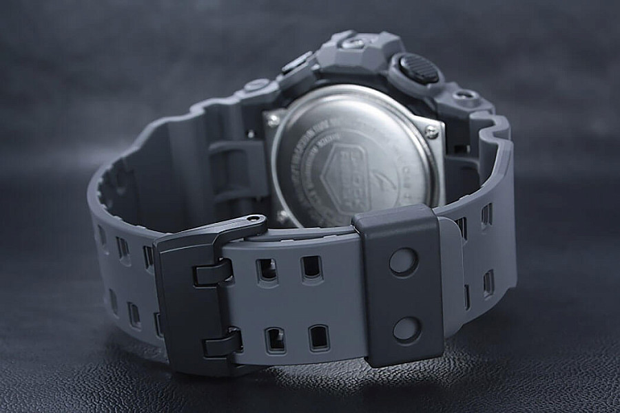 Часы Casio G-Shock GA-700UC-8A — мужские, пластик
