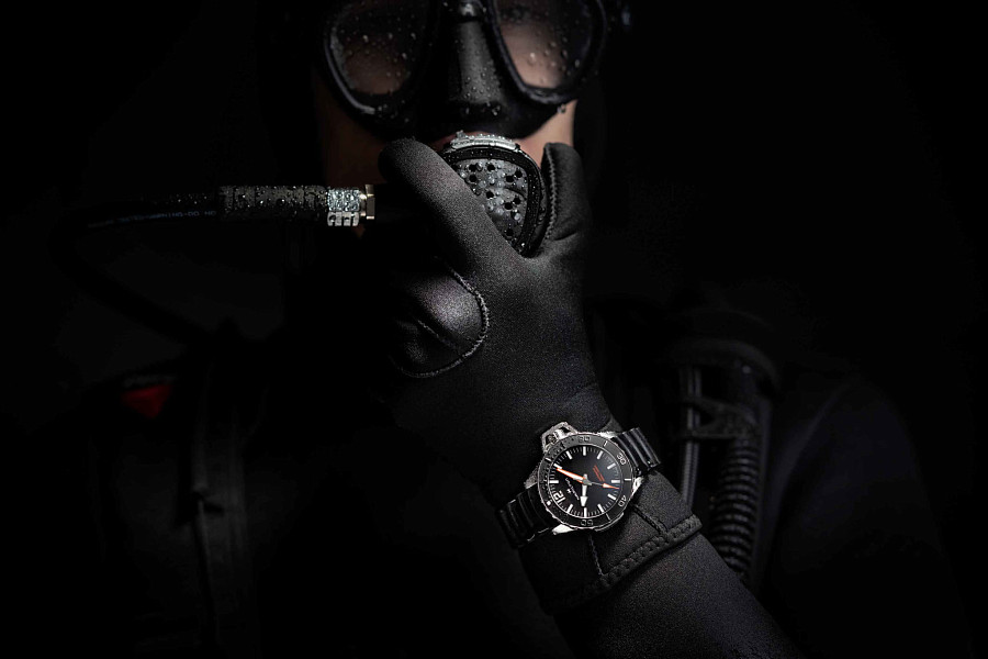 Часы Hamilton Khaki Navy Frogman Auto H77825330 — черный, сталь металл
