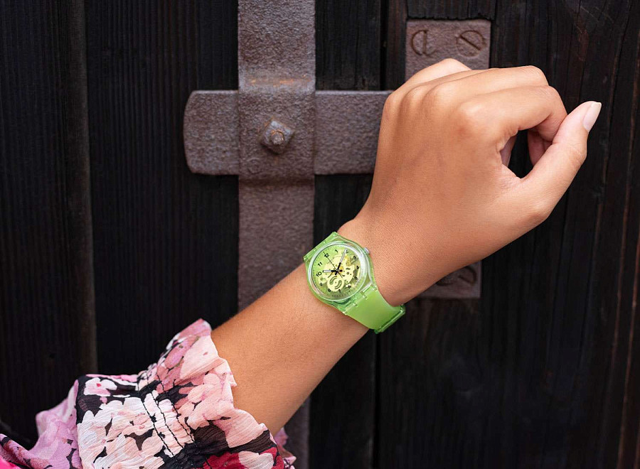 Часы Swatch Essentials Lemon Flavor GG227 — кварцевые, пластик
