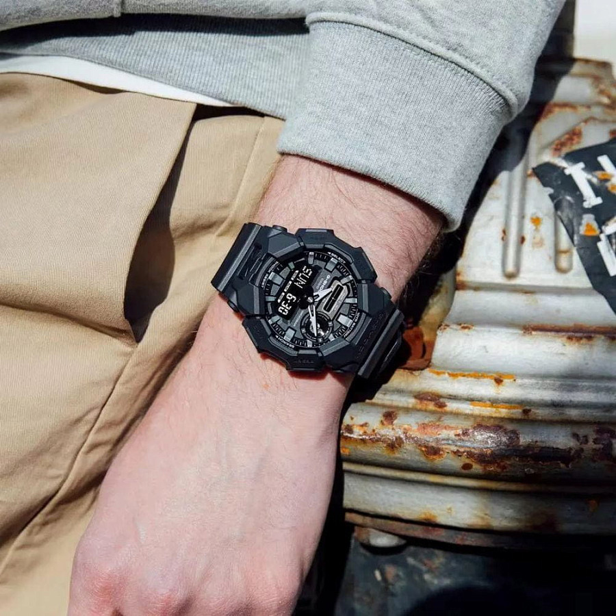 Часы Casio G-Shock GA-010-1A1 — кварцевые, пластик