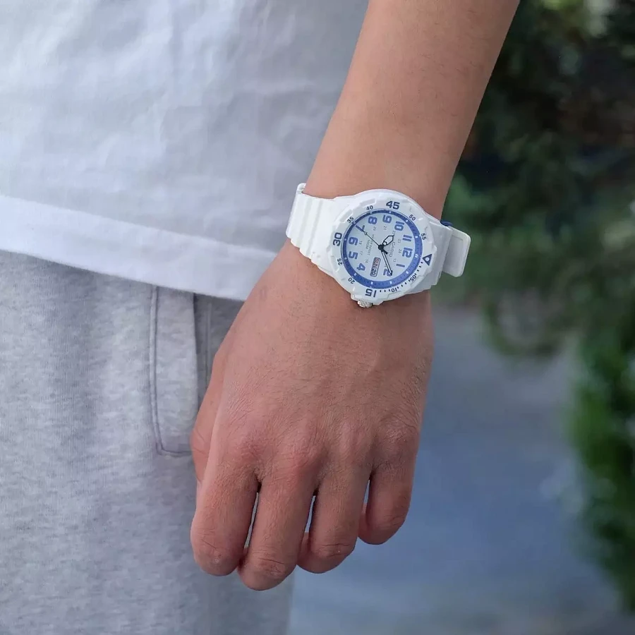 Часы Casio Illuminator MRW-200HC-7B2VDF (MRW-200HC-7B2) — кварцевые, пластик