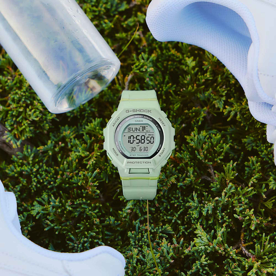 Часы Casio G-Shock GMD-B300-3DR (GMD-B300-3) — пластик, женские