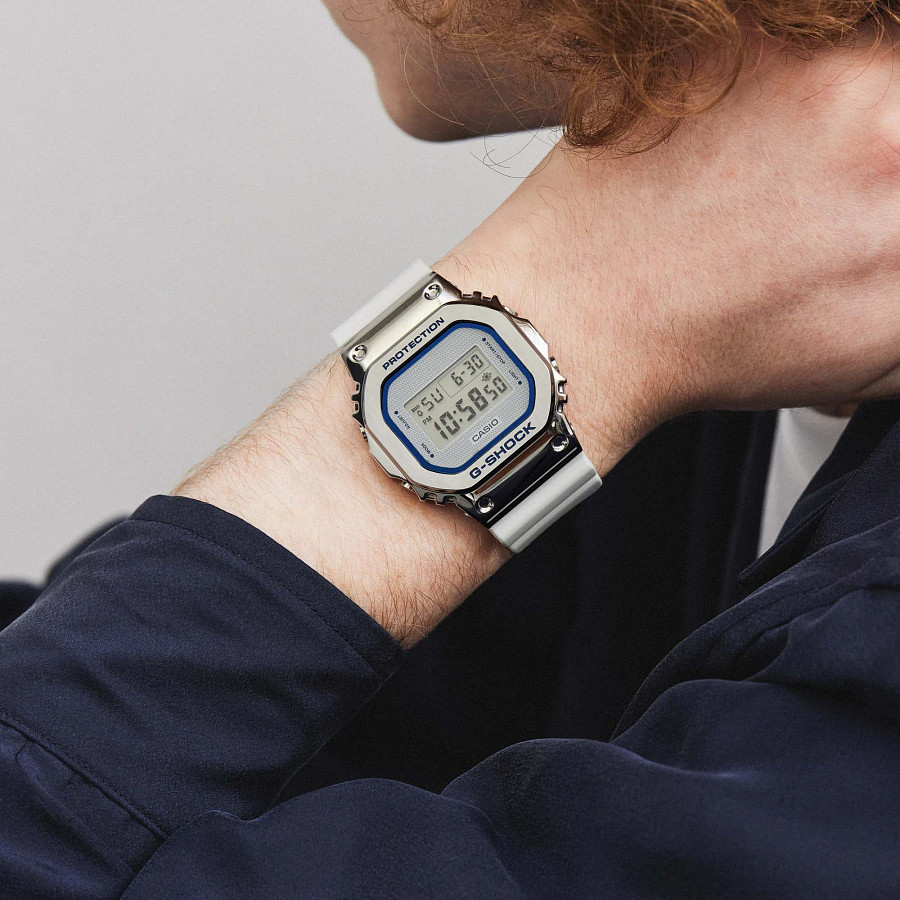 Часы Casio G-Shock GM-5600LC-7 (GM-5600LC-7) — электронные, пластик металл сталь