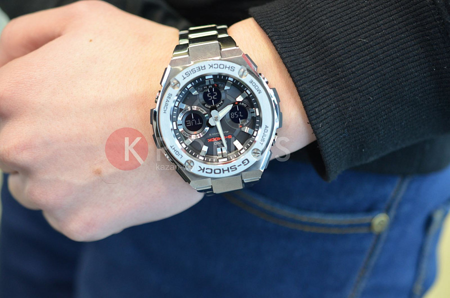 Часы Casio G-Shock GST-W110D-1A — черный, электронные