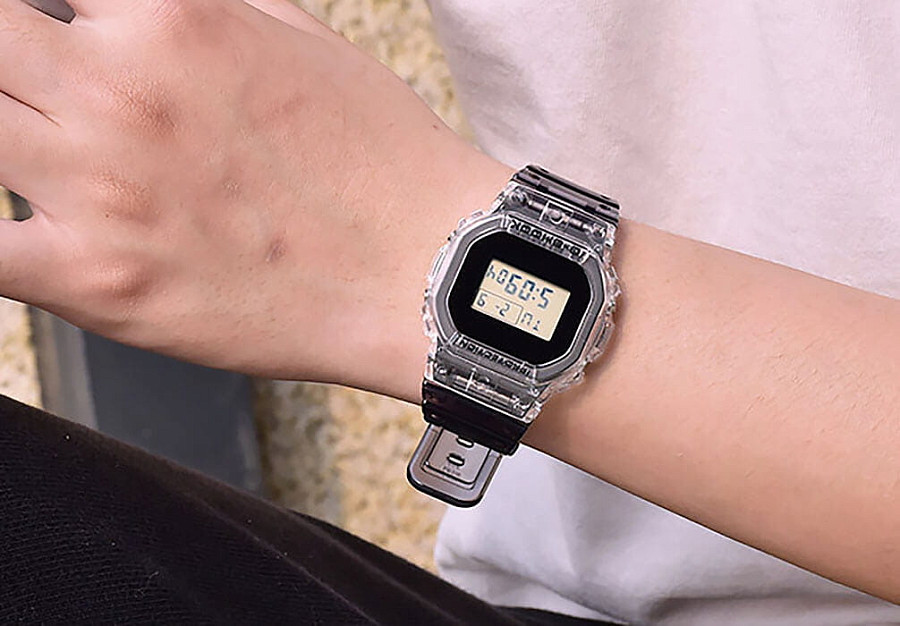 Часы Casio G-Shock DW-5600SK-1 — электронные, Япония, мужские